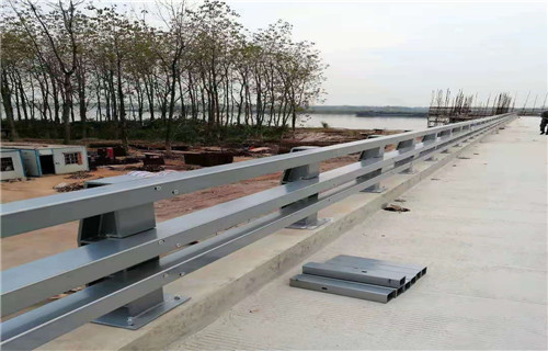 湖北沙市不锈钢碳素钢复合管栏杆厂家定做